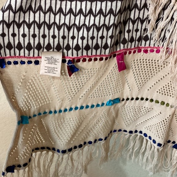 Anthropologie Angel Of the North Boho Light Knit Shawl Pancho OSFA - Picture 5 of 8